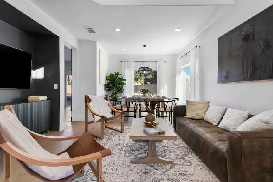 Lounge & Dining